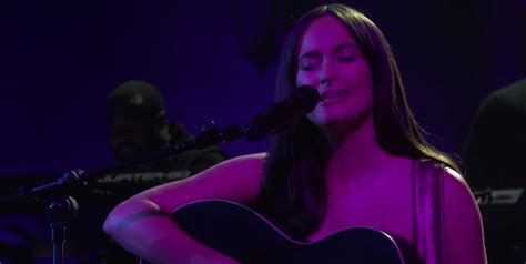 kacey musgraves naked|Video: Watch Kacey Musgraves Powerful Nude Performance On。